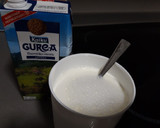 Foto del paso 1 de la receta: Yogur natural casero con fruta y choco 95÷