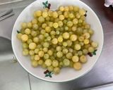 Une image de l'étape 5 de Salade de fruits aux deux melons, raisins et abricots.