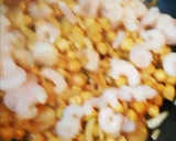Foto del paso 4 de la receta: Garbanzos y gambas con paprika