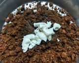 A picture of step 1 of Ice-cream chocolate cake.
