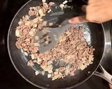 Foto langkah ke 2 dari resep Sautéed long beans with ground beef (Tumis kacang panjang dengan daging giling).