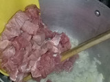 Estofado de carne y fideo tallarín