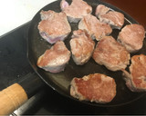 Foto del paso 6 de la receta: Solomillo de cerdo ibérico a la plancha, con brócoli y flan de quinoa