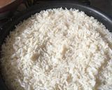 Foto del paso 1 de la receta: Soufflé de arroz con pollo, chile poblano, crema y elote