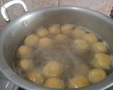 Foto langkah ke 4 dari resep Bakso Goreng Mekar sambal cuka.