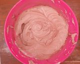 Foto langkah ke 4 dari resep Brownies Kukus with Strawberry Glaze.