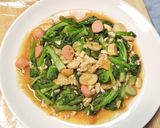 รูปขั้นตอนการทำที่ 3 ของ ไก่ผัดตะไคร้ และแขนงผัดไข่เค็ม