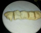 A picture of step 3 of Khasta khara kachori.