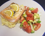 Foto del paso 4 de la receta: Salmón al horno sobre puré de boniato con ensalada