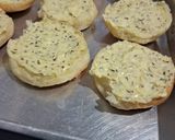 Foto langkah ke 3 dari resep Garlic Bread.