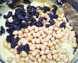 Une image de l'étape 2 de Couscous aux raisins secs et pois chiches.