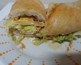 Foto del paso 5 de la receta: Bocata tortilla jamón York, queso con pan chapata y ensalada con soja