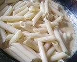 A picture of step 4 of White sauce pasta.