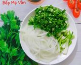 Hình bước làm 1 của món Bún Bò Huế (Bò tái,nạm bò có da và chả lụa)