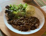 Foto langkah ke 5 dari resep Sirloin Steak 🥩 with Black Pepper sauce.