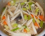 Foto langkah ke 4 dari resep Sup Ayam ala PakMin Klaten dengan Jamur Enoki.