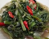 Foto langkah ke 5 dari resep Tumis Kangkung Saus Tiram.