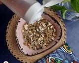 A picture of step 4 of Chia muesli breakfast bowl.