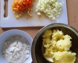Foto langkah ke 2 dari resep Potato ball mayo with cheese filling.
