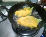 A picture of step 4 of Whole Palak Leaf Pakora.