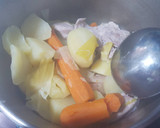 Foto del paso 6 de la receta: Menestra de verduras con Caldo de pollo casero!!🍗🥔🥕