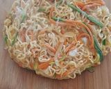 A picture of step 6 of Crustless Instant Noodle Cake.