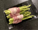 Hình bước làm 2 của món SP.1026 - Bacon Cuốn Măng Tây Đút Lò