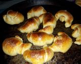 Foto del paso 1 de la receta: Medialunas Saladas! súper fácil!