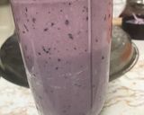 A picture of step 2 of Blueberry smoothy.