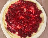 Une image de l'étape 3 de Galette des rois crème d’amande / framboise.
