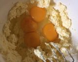Sajttorta meggyes piskótán recept fázis 2 fotója