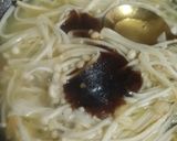 Foto langkah ke 3 dari resep Enoki Egg Soup.
