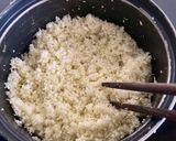 Hình bước làm 2 của món Cơm xúp lơ (bông cải) - cơm chiên Dương Châu chay