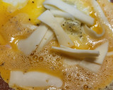 Foto del paso 2 de la receta: Tortilla abierta de aguacate, jamón y queso