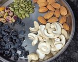 करडंट (kardant dryfruits burfi recipe in marathi) रेसिपी स्टेप 1 फोटो