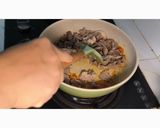 Foto langkah ke 5 dari resep Oseng kambing kecap pedas.