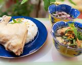 Hình bước làm 1 của món Cơm gà luộc và canh gà lá giang