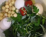 Hình bước làm 1 của món Trứng gà tiềm ngải cứu, hạt sen, táo đỏ