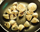 Foto del paso 5 de la receta: Tapa de champiñones con ajo y perejil