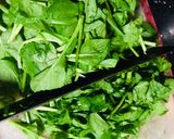 Hình bước làm 3 của món Mì cải gà🥬🐥🐣