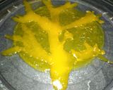A picture of step 4 of Creamy mango sandwich.