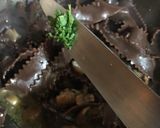 Foto langkah ke 5 dari resep Pappardelle Cioccolato ai Funghi || Pasta Coklat Saus Jamur.