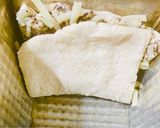 Foto del paso 5 de la receta: PAN 🥖 LIBRO 📚 RELLENO DE QUESO 🧀 Y ALBAHACA 🌿