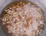 Foto langkah ke 2 dari resep Mie Kering Pedas Manis.