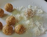 A picture of step 10 of Oats Energy Bites.
