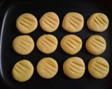 Foto langkah ke 5 dari resep Butter cookies sederhana.
