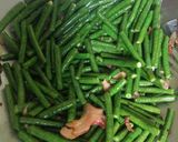 Foto langkah ke 1 dari resep Kacang Panjang Ranjau Ayam.