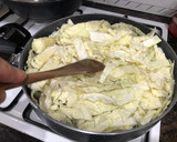 Foto del paso 2 de la receta: Alas de pollo con ajos y vino con rehogado de col