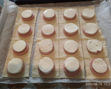 Foto del paso 3 de la receta: Hojaldre de pavo y queso fresco