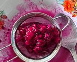 Foto langkah ke 5 dari resep Putu Bambu Buah Naga.